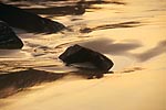 reflexo dourado luz areia molhada água rochas Parque-Natural-Costa-Vicentina Odeceixe