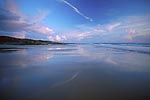 refelexo azul nuvens céu espelho água areia molhada costa praia mar Sines