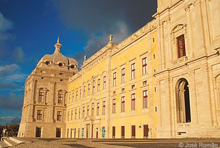 09374B fachada Convento-Mafra amarelo ceu-azul nuvens